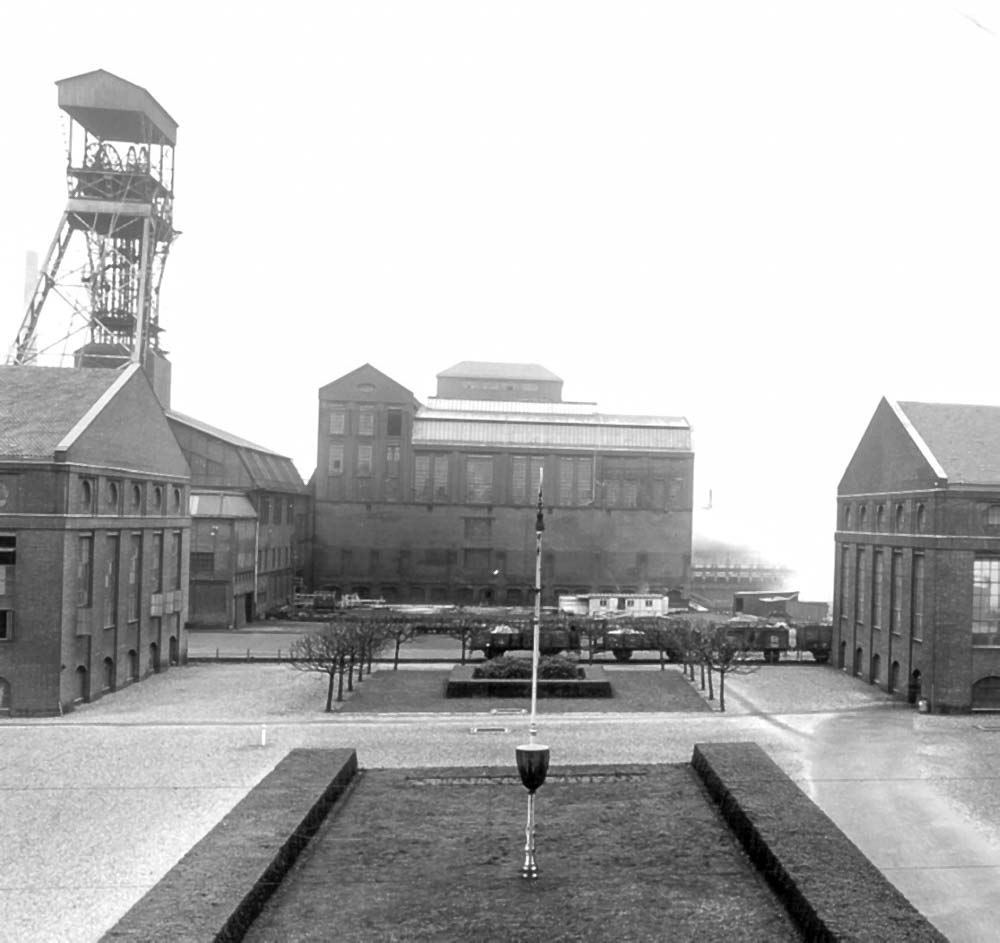 Der Zechenplatz 1938. Es sind keine Rohrleitungen zu sehen. Zeche Jacobi 76