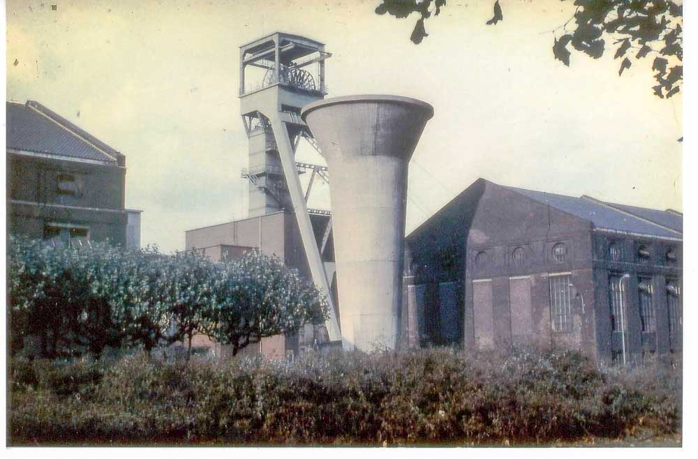 Der Zechenplatz mit dem Diffusor des neuen Lüfters 1964 Zeche Jacobi 82