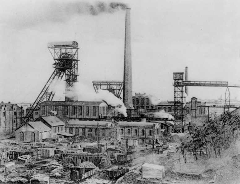 Die Zeche Oberhausen im Jubiläumsjahr 1910. Über dem Schacht Zeche_Oberhausen 12